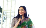 BRS MLA's daughter-in-law can buy BJP seat with Rs 300 cr - తాజా సమాచారం